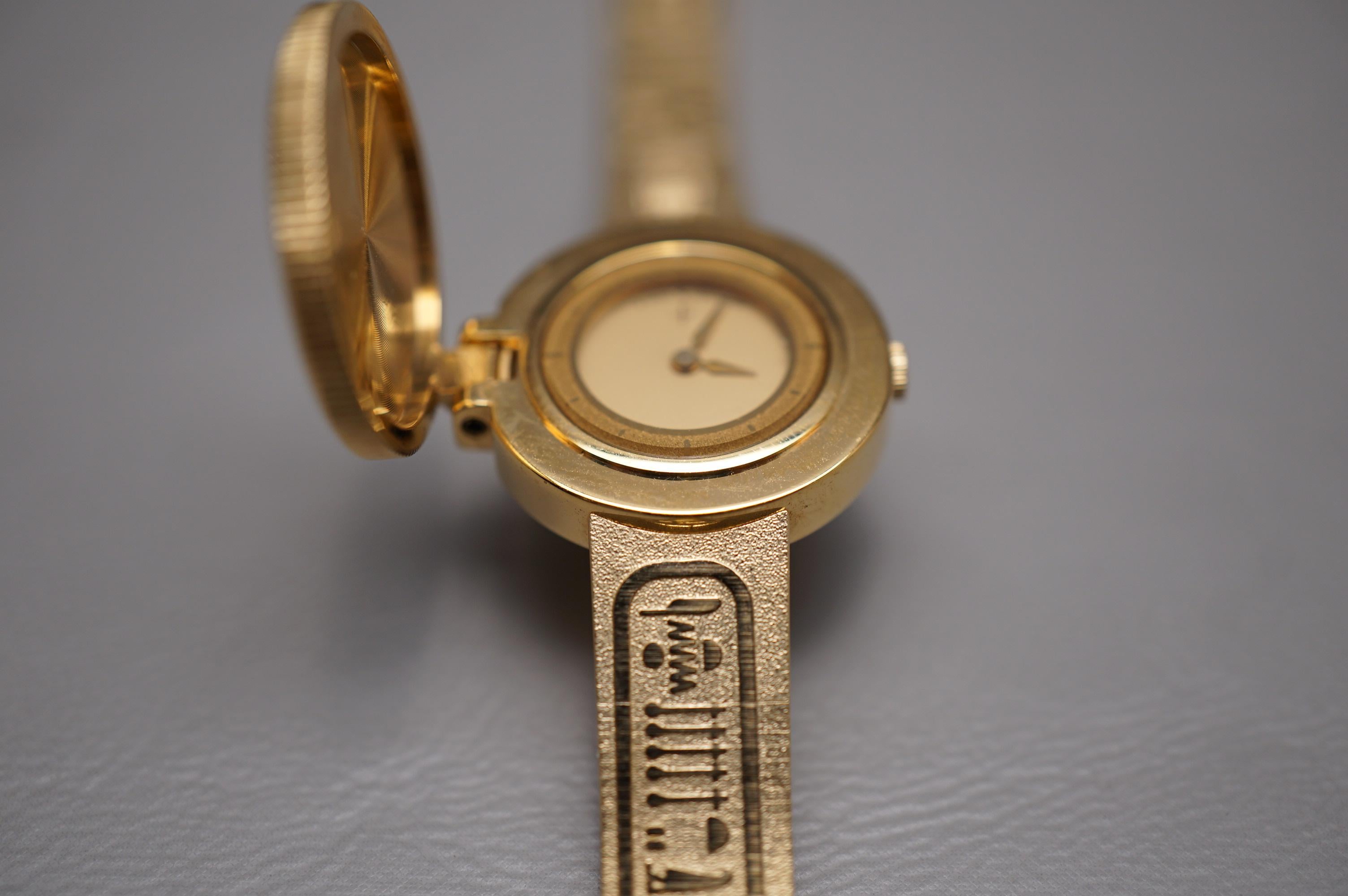 WTS] Vintage 1985 Seiko 1E20-0A20 Golden Nefertiti Bangle Ladies