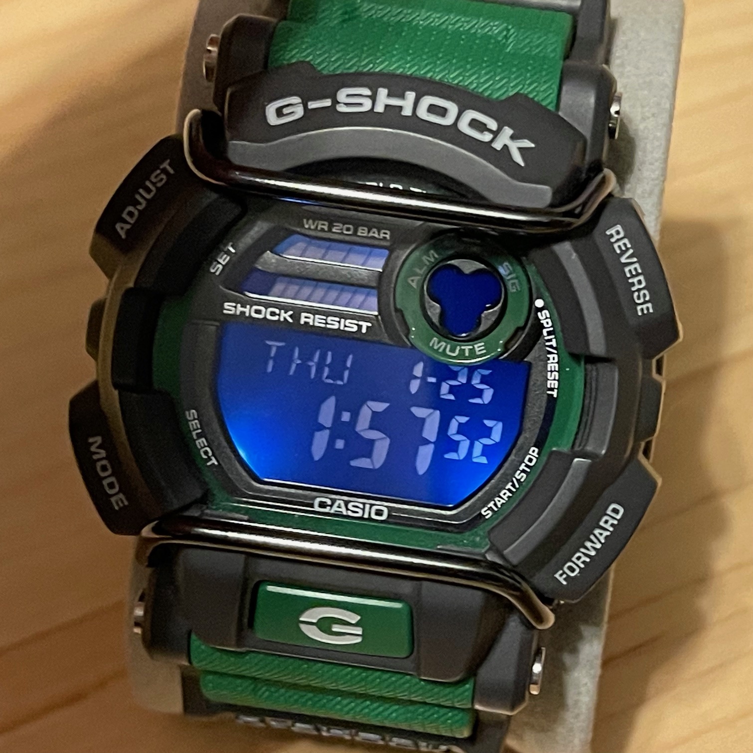 WTS Casio G Shock GD 400 3 Green Black Bullbar Negative Display Digital Watch 400 WatchCharts Marketplace