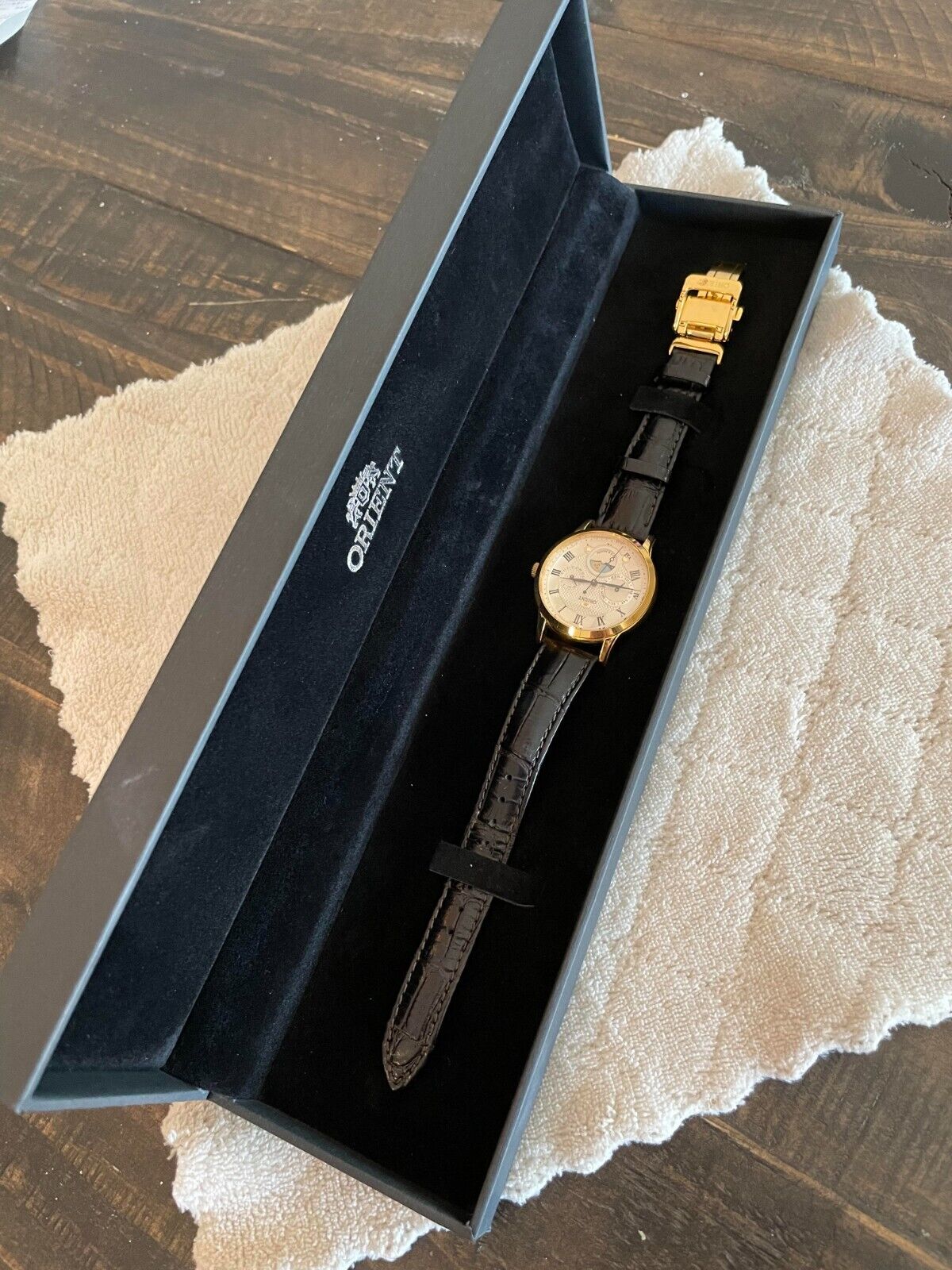 ORIENT Classical Sun & Moon Quartz Wristwatch RN-KA0002S