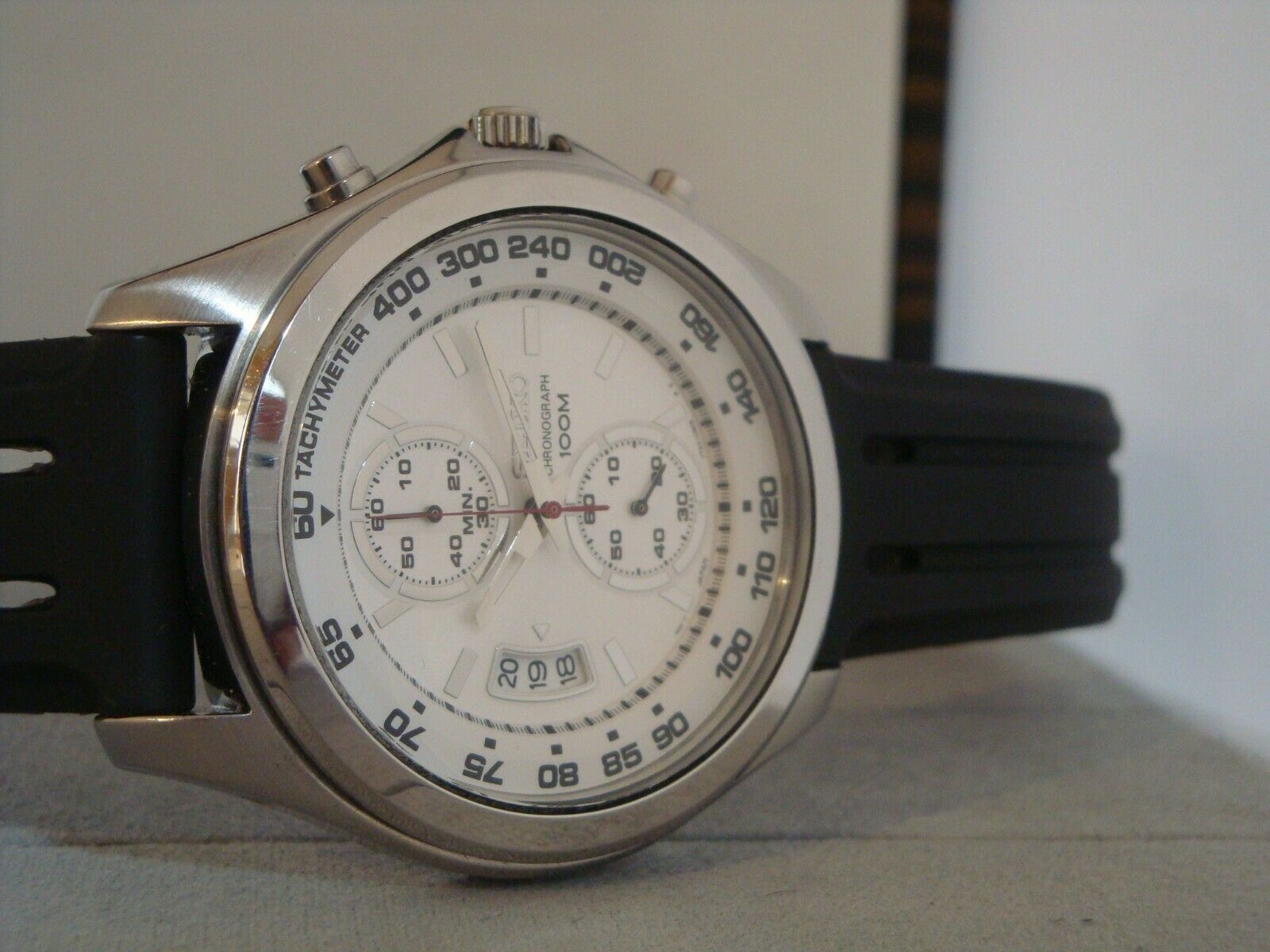 Seiko Chronograph. 7T94-0BS0. Gents watch, rare white dial, oversize. circa  2004 | WatchCharts