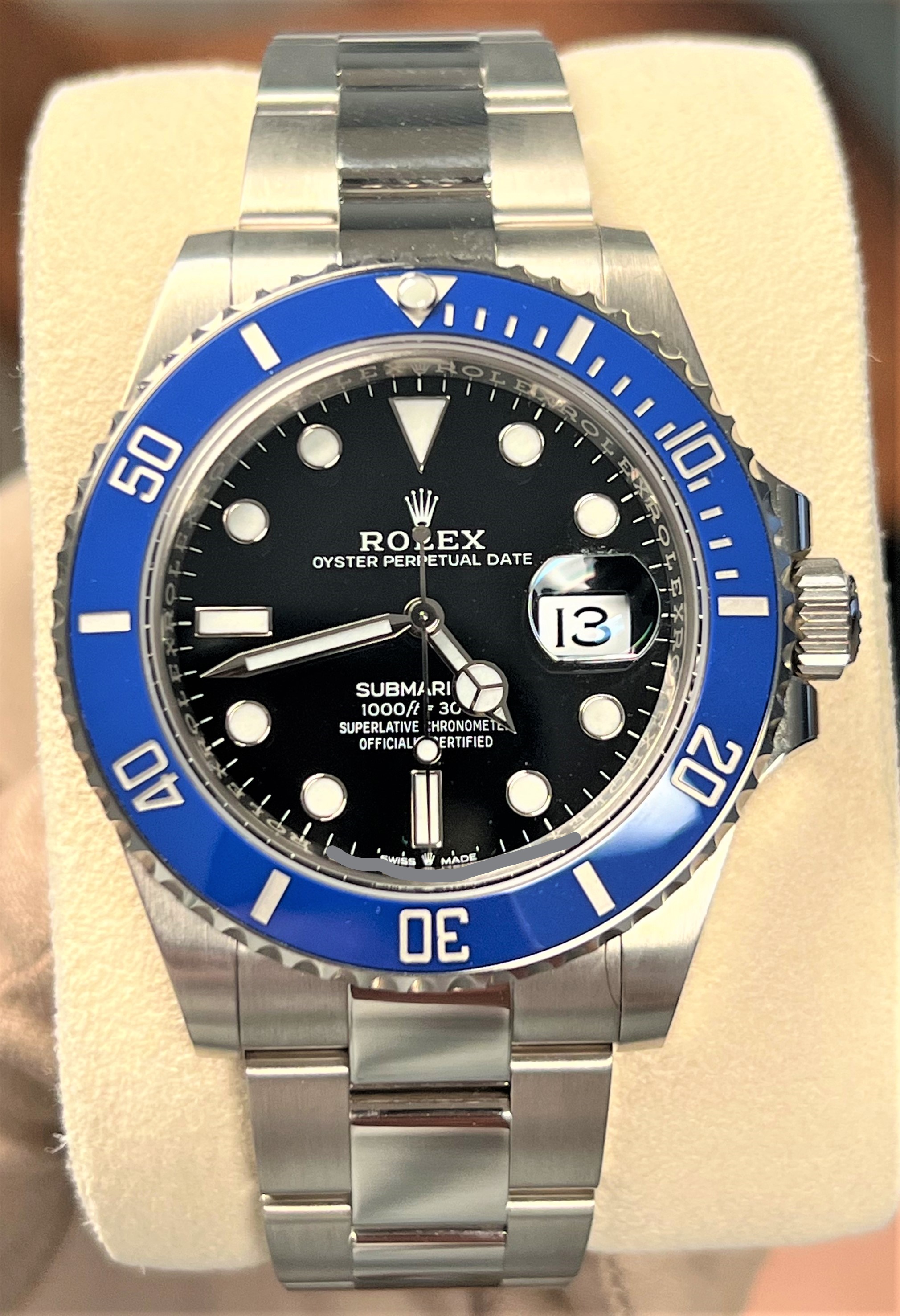 Rolex submariner black dial hotsell blue bezel