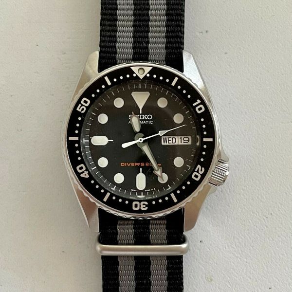 Seiko SKX013 Black Dial, Automatic. Great Condition. Original Box and ...