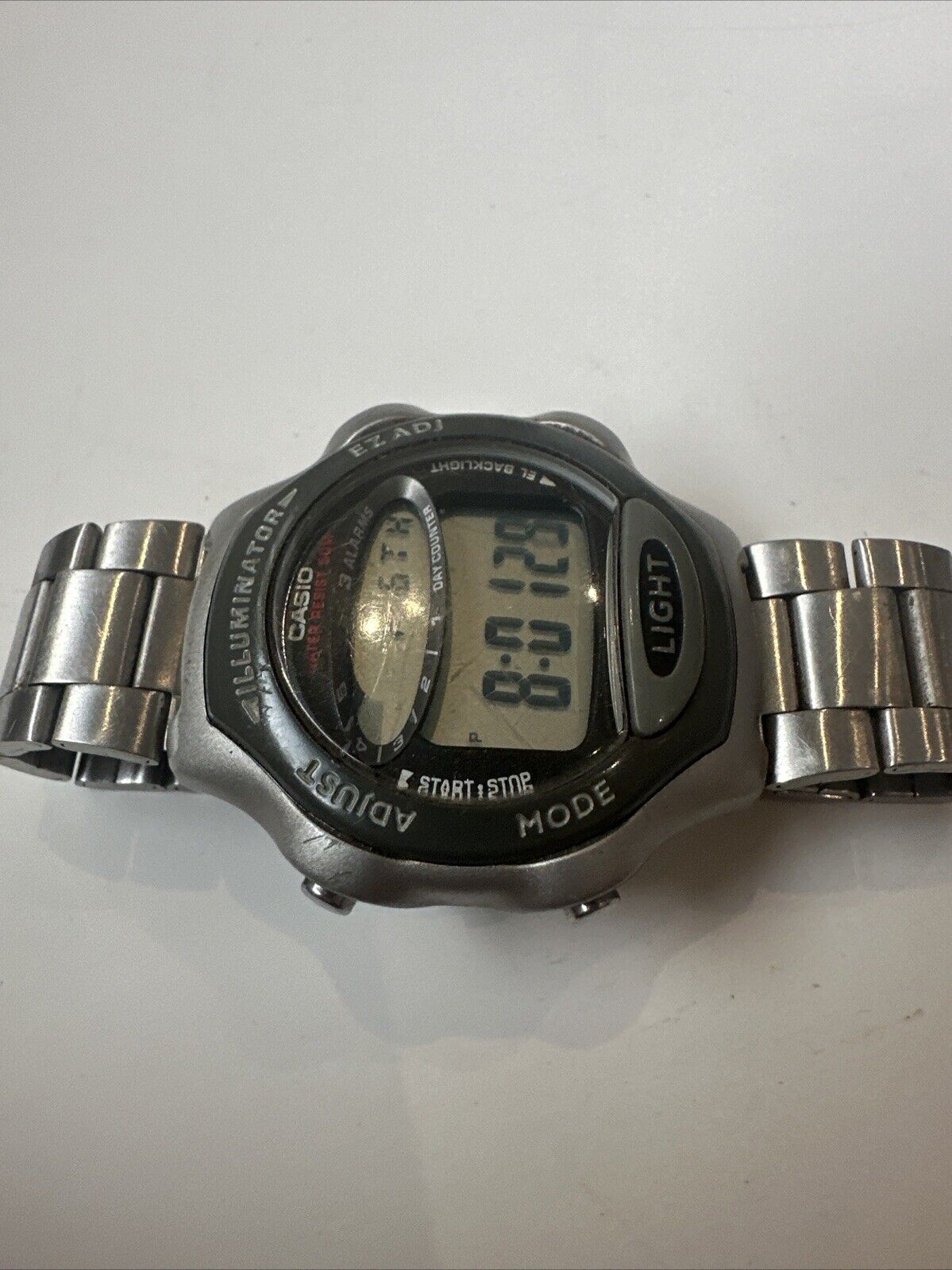 Montre Casio Illuminator Vintage W-68H - Fonctionne Parfaitement, Modèle Rétro Unisexe