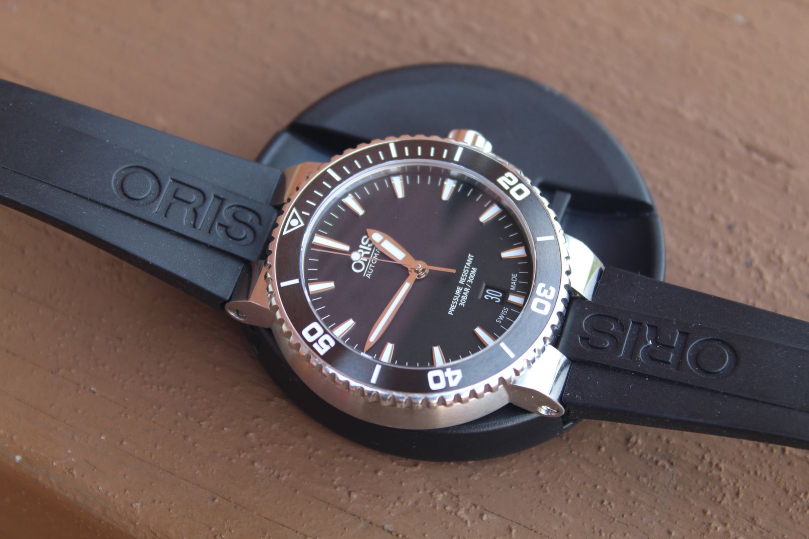 Oris Aquis Date 40mm Black Dial Ceramic Black Bezel 300M Men s