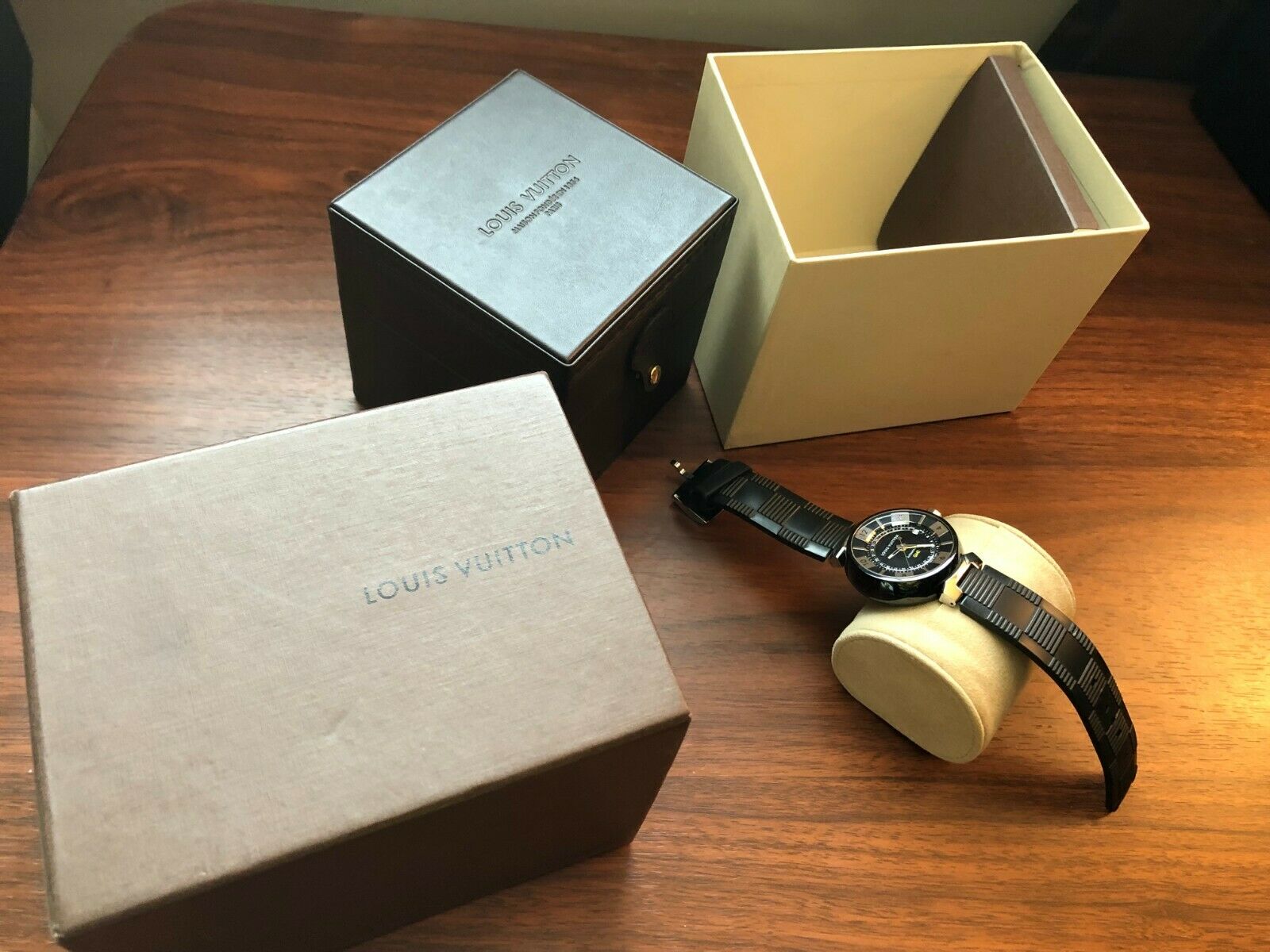 Louis Vuitton Q113K Tambour GMT
