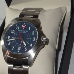 Victorinox Men's 241967 Swiss Army Heritage SS Blue Dial Watch