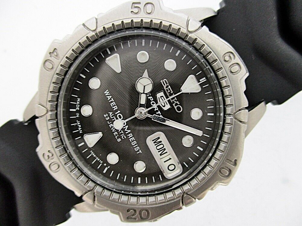 CLASSIC 00' SEIKO 7S36 0180 TSUNAMI MIDSIZE AUTOMATIC DAY