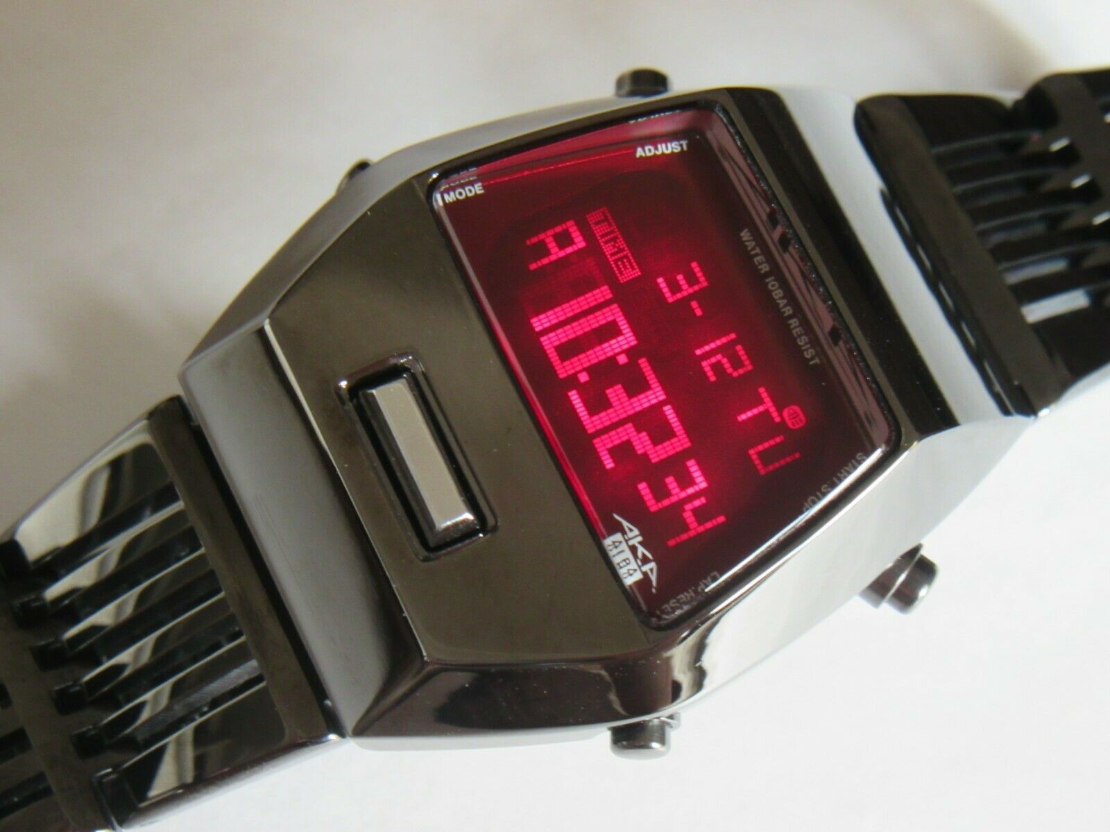 SEIKO ALBA AKA W670-4000 RED LED 