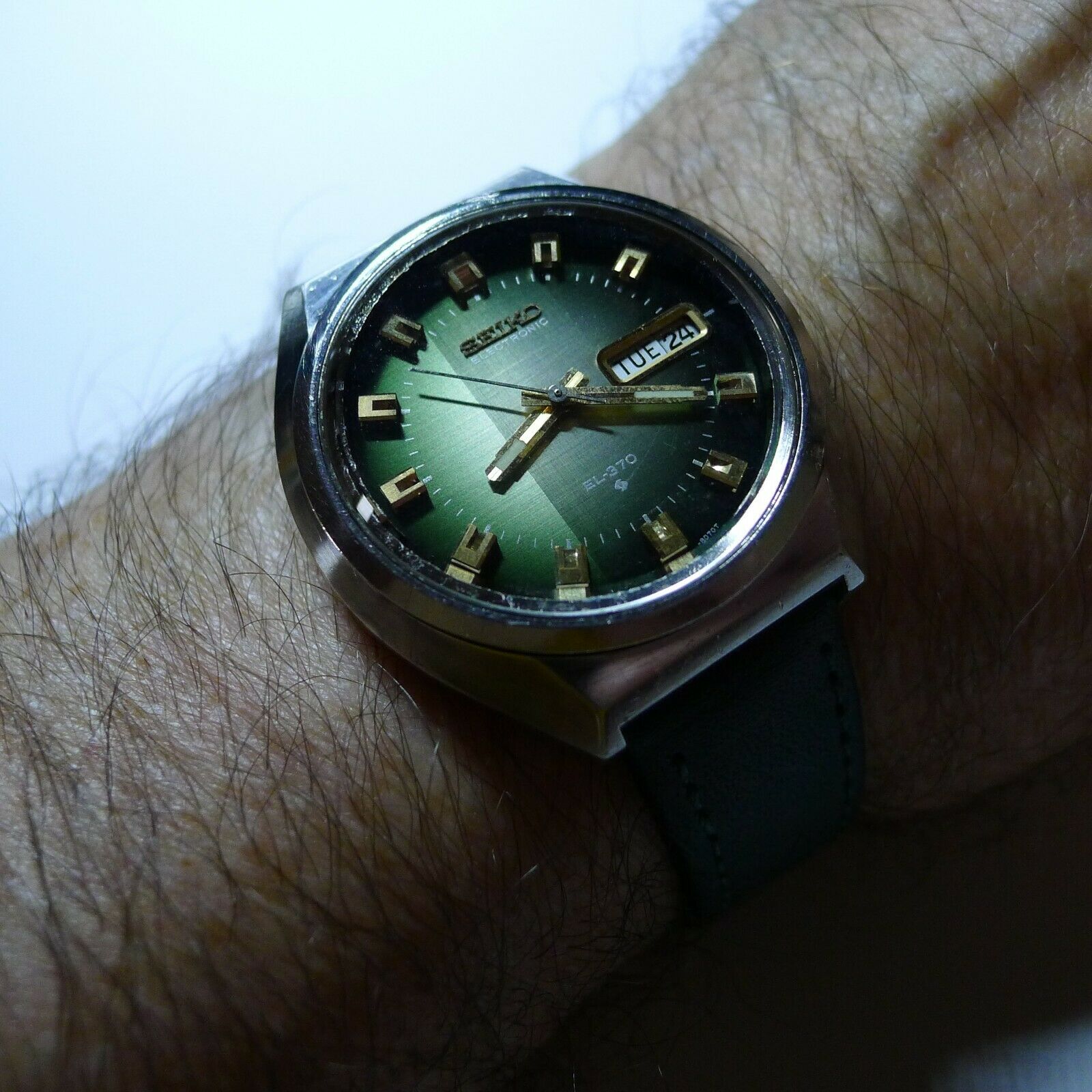RARE VINTAGE SEIKO EL370 ELECTRONIC 3703-8030,DAY/DATE,GREAT 