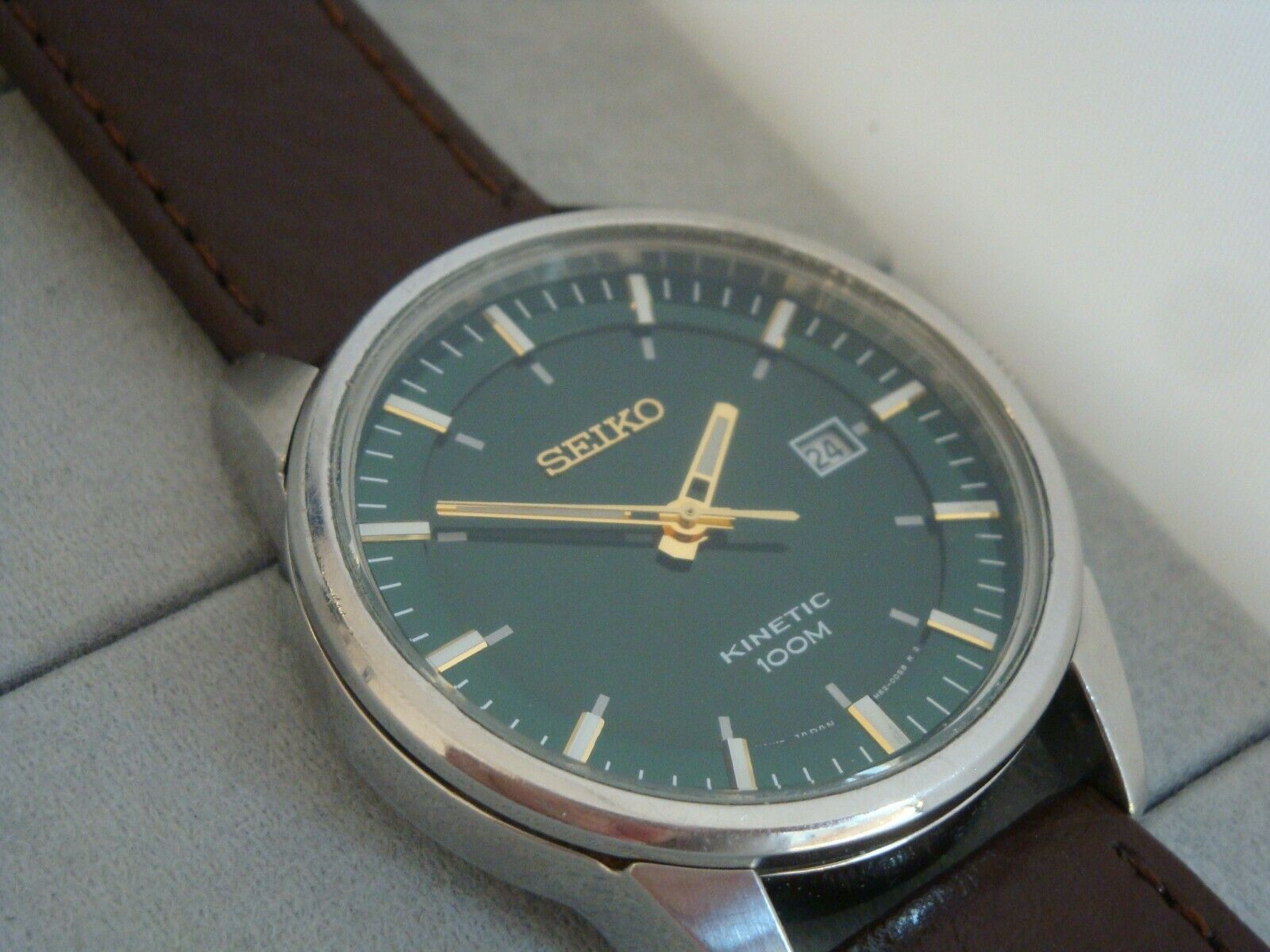 Seiko Kinetic 5M62-0CZ0. Rare green dial model gents watch. SKA533