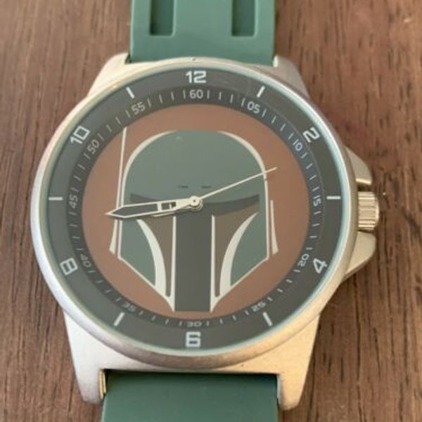 Star Wars Rare Lucas Film Accutime Watch in Plastic Caseback