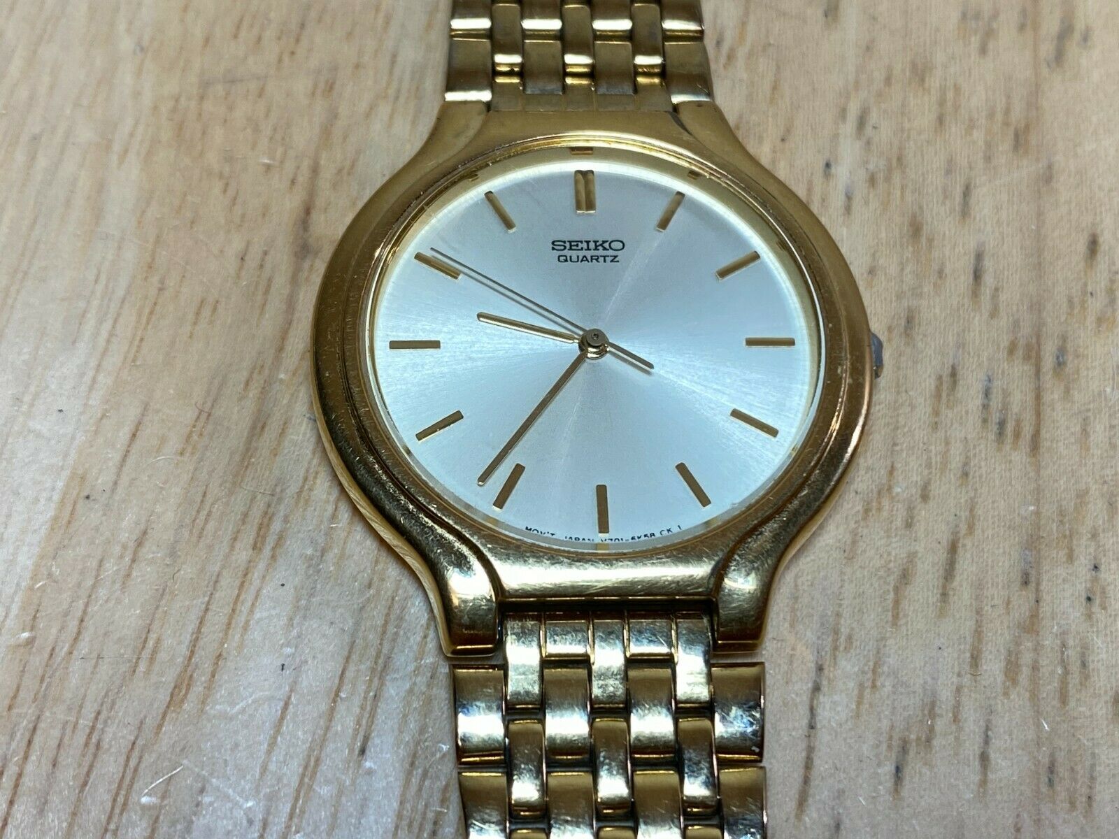 Vintage Seiko V701 6K69 Men Gold Tone Thin Analog Quartz Watch