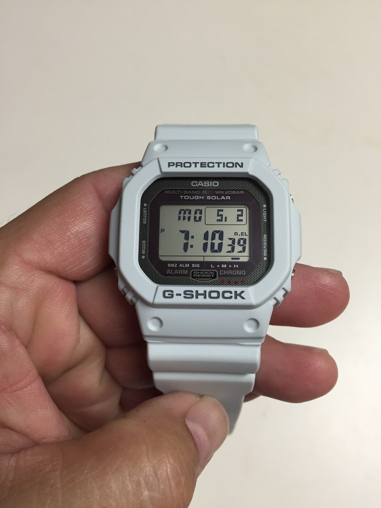 販売店舗G-SHOCK ブリザードホワイト GW-M5610 電波ソーラー スピード 時計