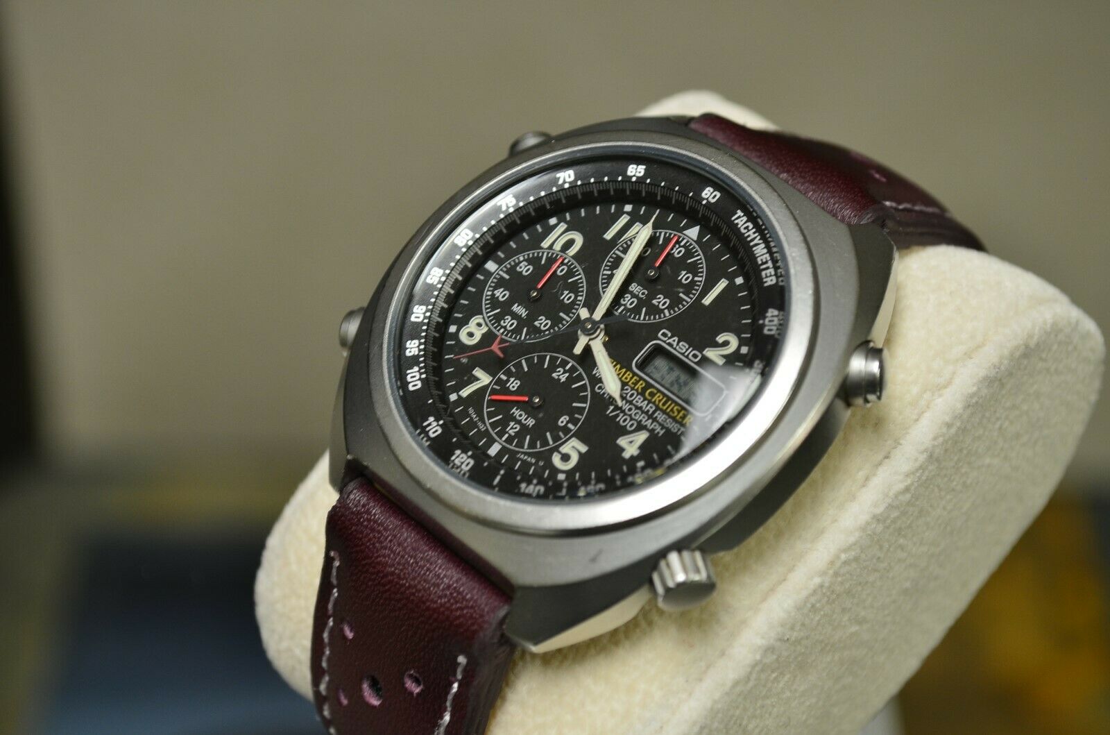 低価格で大人気の CASIO DIGITAL ANALOG CHRONOGRAPH CRUISER TIMBER TIC-100 時計
