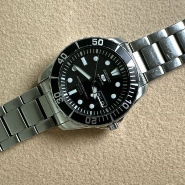 Montre Seiko 'Oursin Blanc' SNZF23 - Modèle NOS (Neuf De Stock) 2009 - Boîtier 39mm, Mouvement 7S36 - Avec Bracelet D'origine