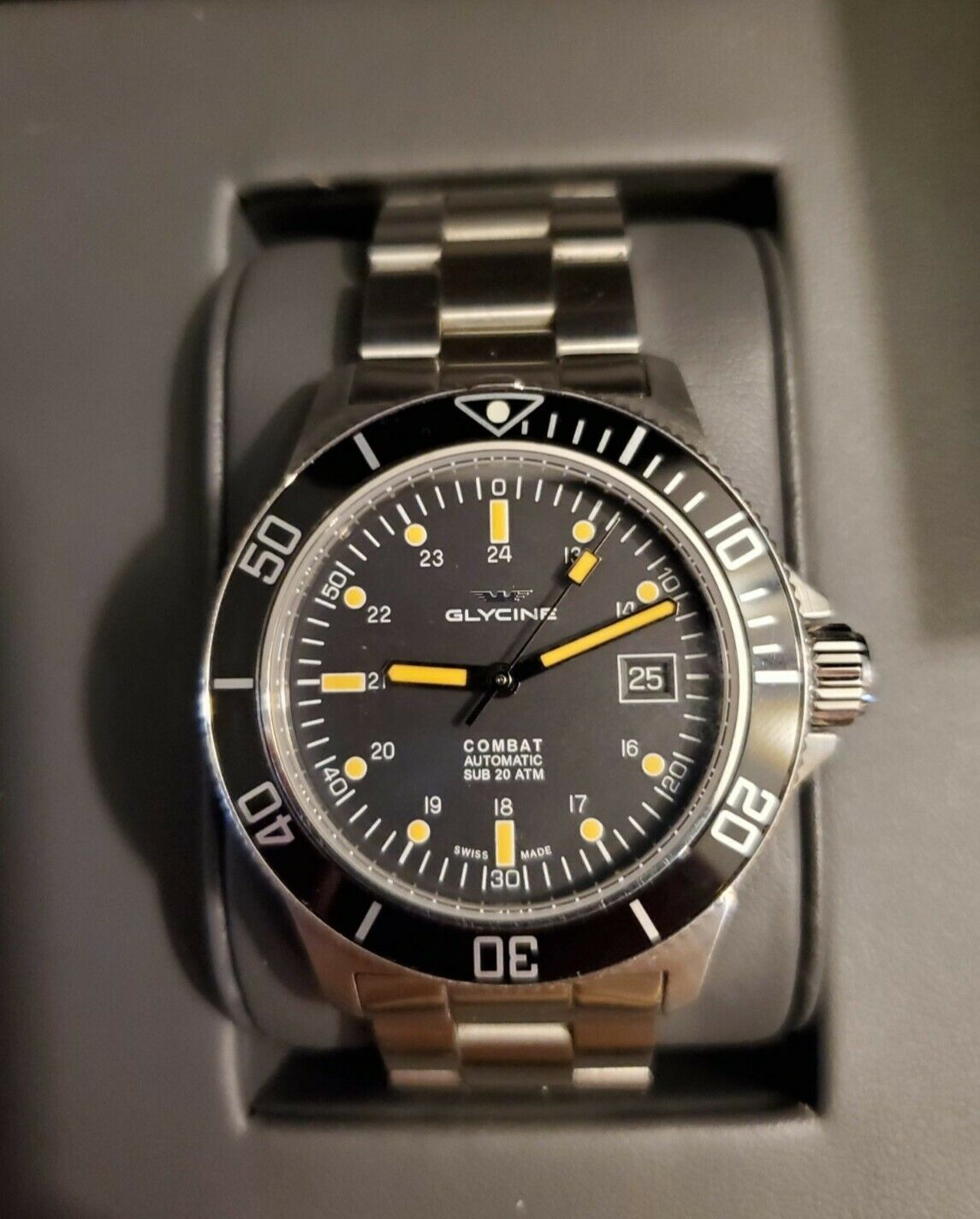 Glycine Combat Sub GL0083 with bracelet and original strap