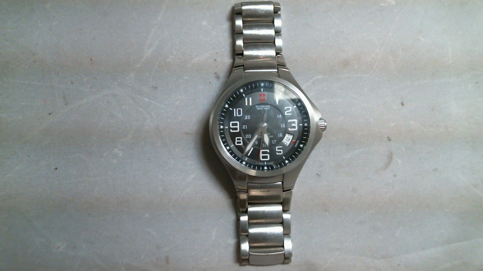 VICTORINOX SWISS ARMY BASE CAMP MEN'S WRIST WATCH 241333