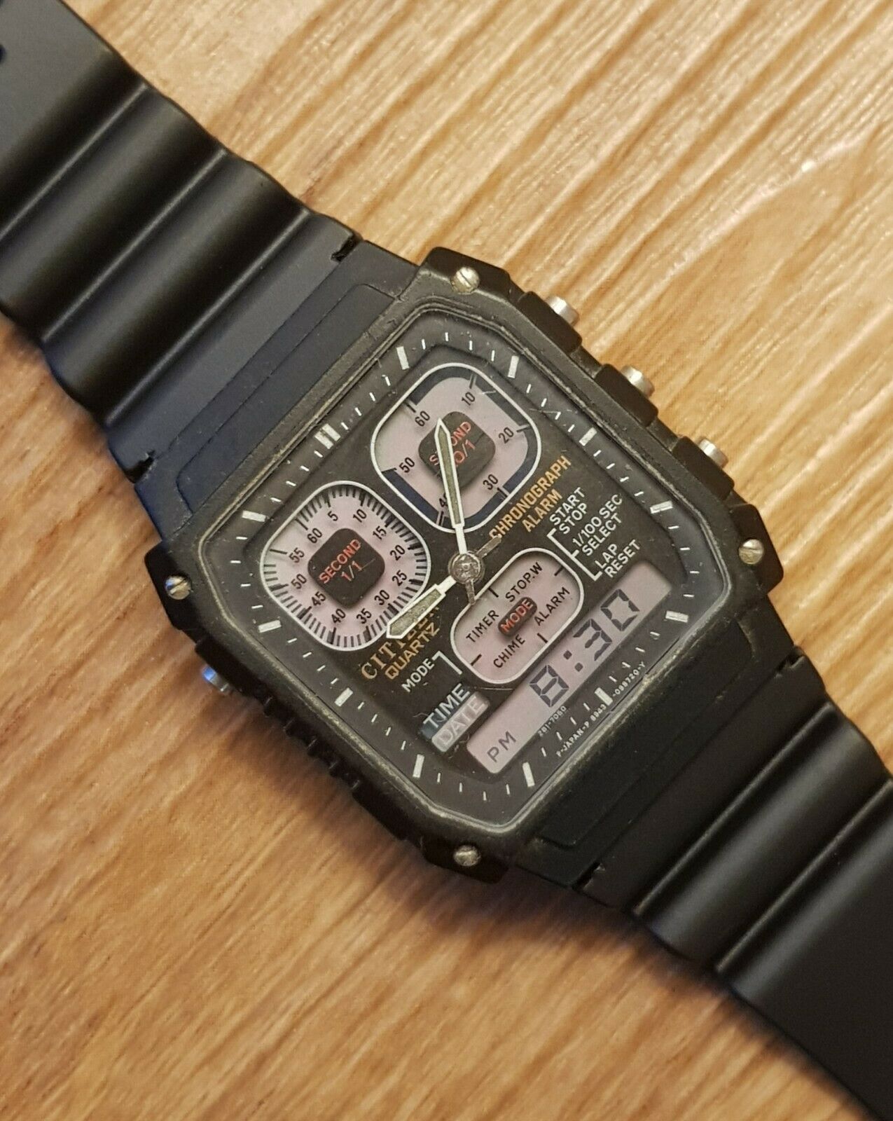 Vintage Citizen Robot Face Chronograph Digi Ana 8943 Mens Digital