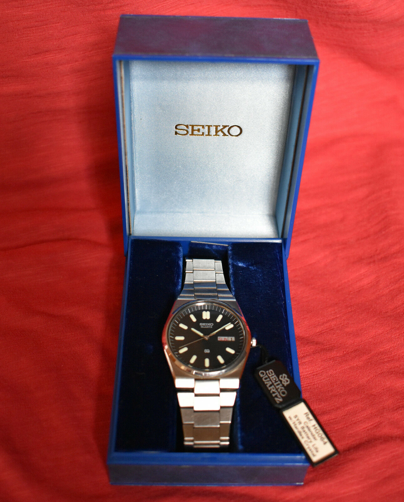 Seiko 8223-7150 Vintage Quartz Watch from 1980s - Intergrated