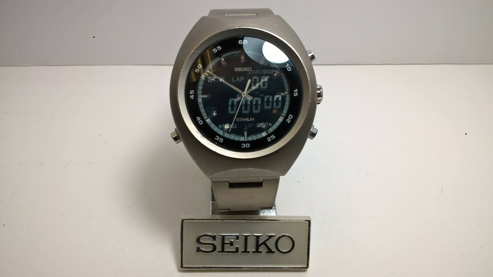 Seiko White On Ana-Digi Heads-Up Display SBCC001 H711-0A10 Black