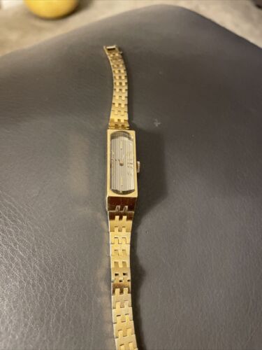 Vintage Seiko 1520-367F Slim Cut Crystal 17 Jewels Ladies Watch