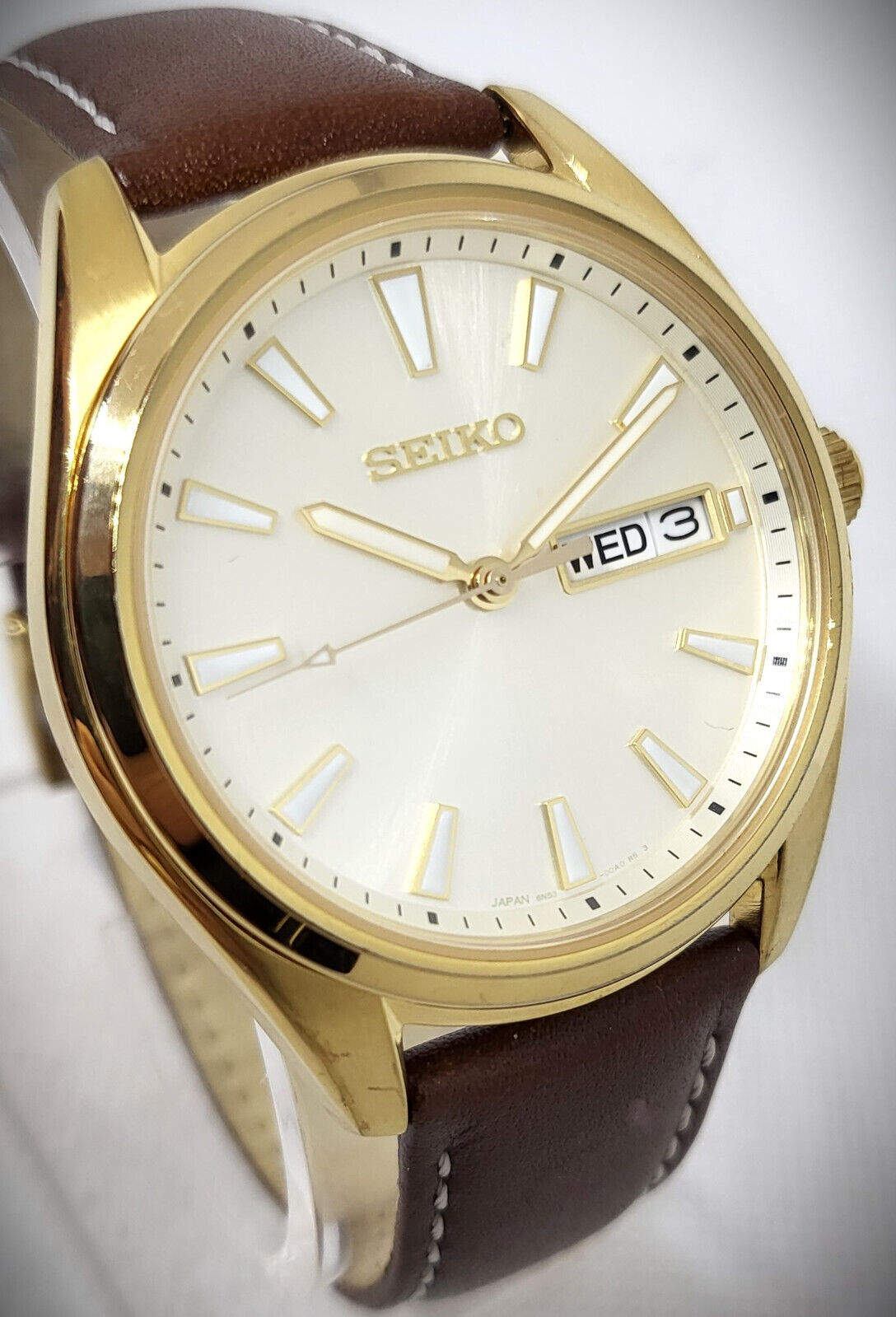 SEIKO 250 MEN S ESSENTIALS GOLD CHAMPAGNE DIAL DAY DATE LEATHER