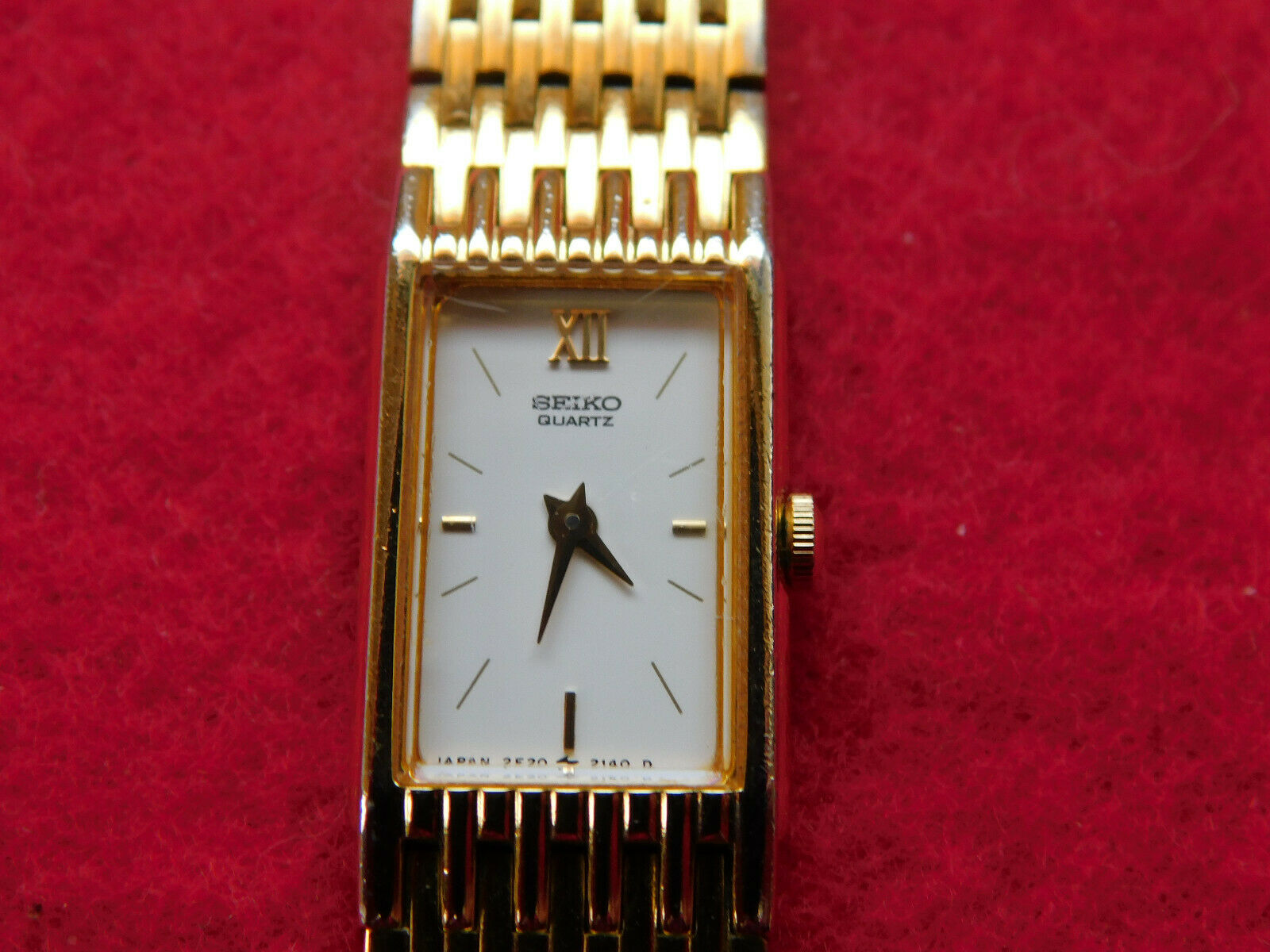 Seiko 2E20-6709 Gold Tone Ladies Watch. New Battery