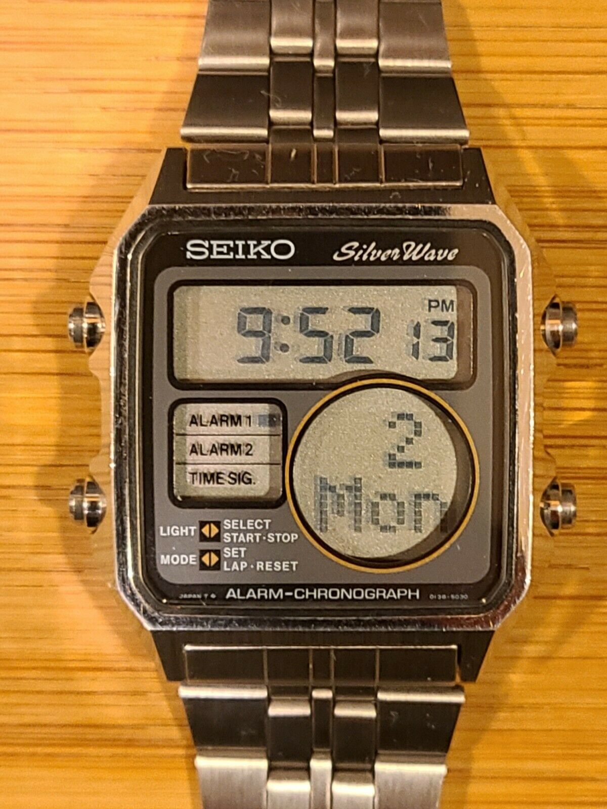 SEIKO ALARM CHRONOGRAPH RUNNING MAN WATCH D138