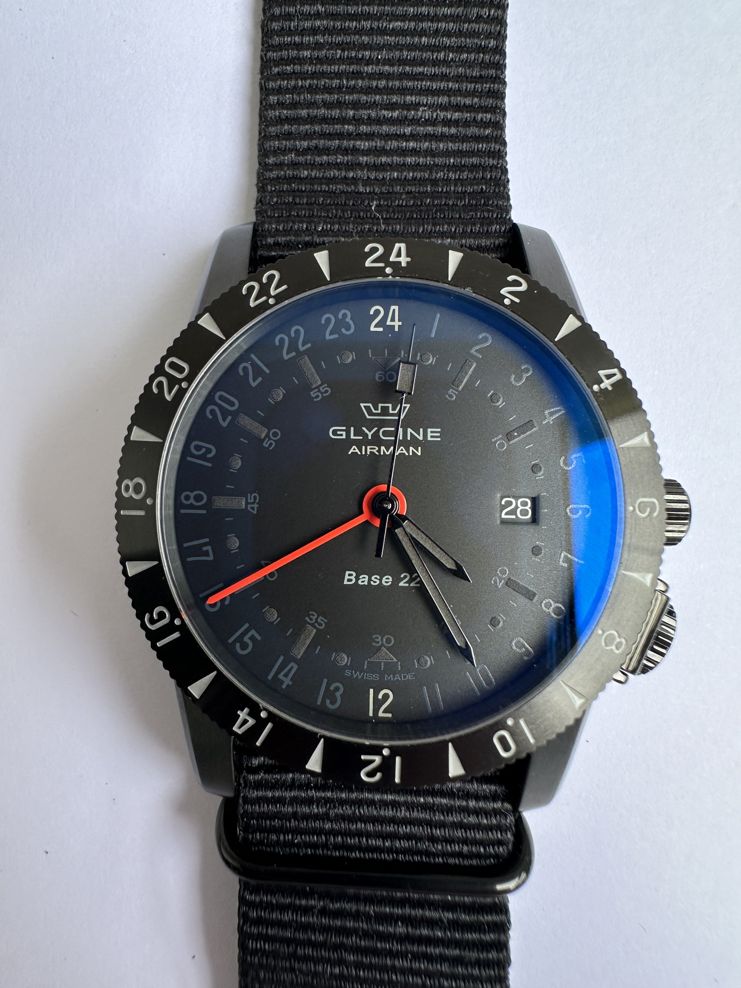 Glycine airman base on sale 22 automatic watch