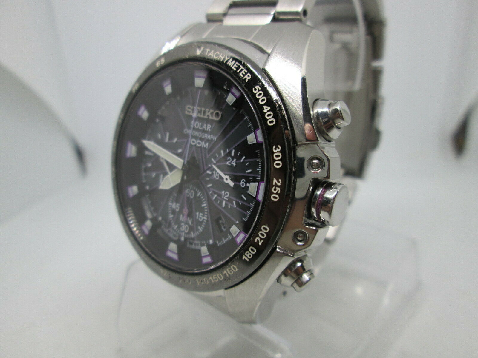 Seiko solar chronograph v175 price on sale