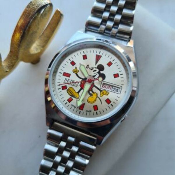 Rare 1970s Seiko Mens shops Watch with Silver case and Micky Mouse!