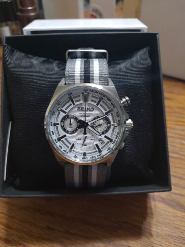 Seiko Core Chronograph Quartz White Dial Men s Watch SSB401