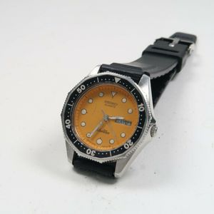 Vintage SEIKO QUARTZ SILVERWAVE 2A23-012A Ladies NEW BATTERY/STRAP