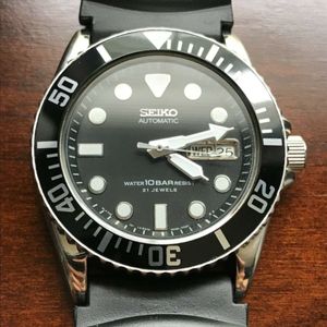 Seiko SKX031 Midsize Automatic Submariner Men's Diver 7S26-0040 10 Bar 37mm  | WatchCharts