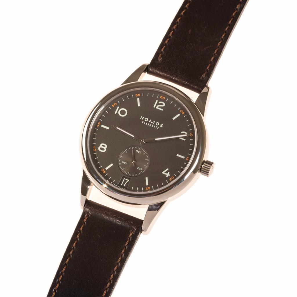 Nomos club clearance datum dunkel