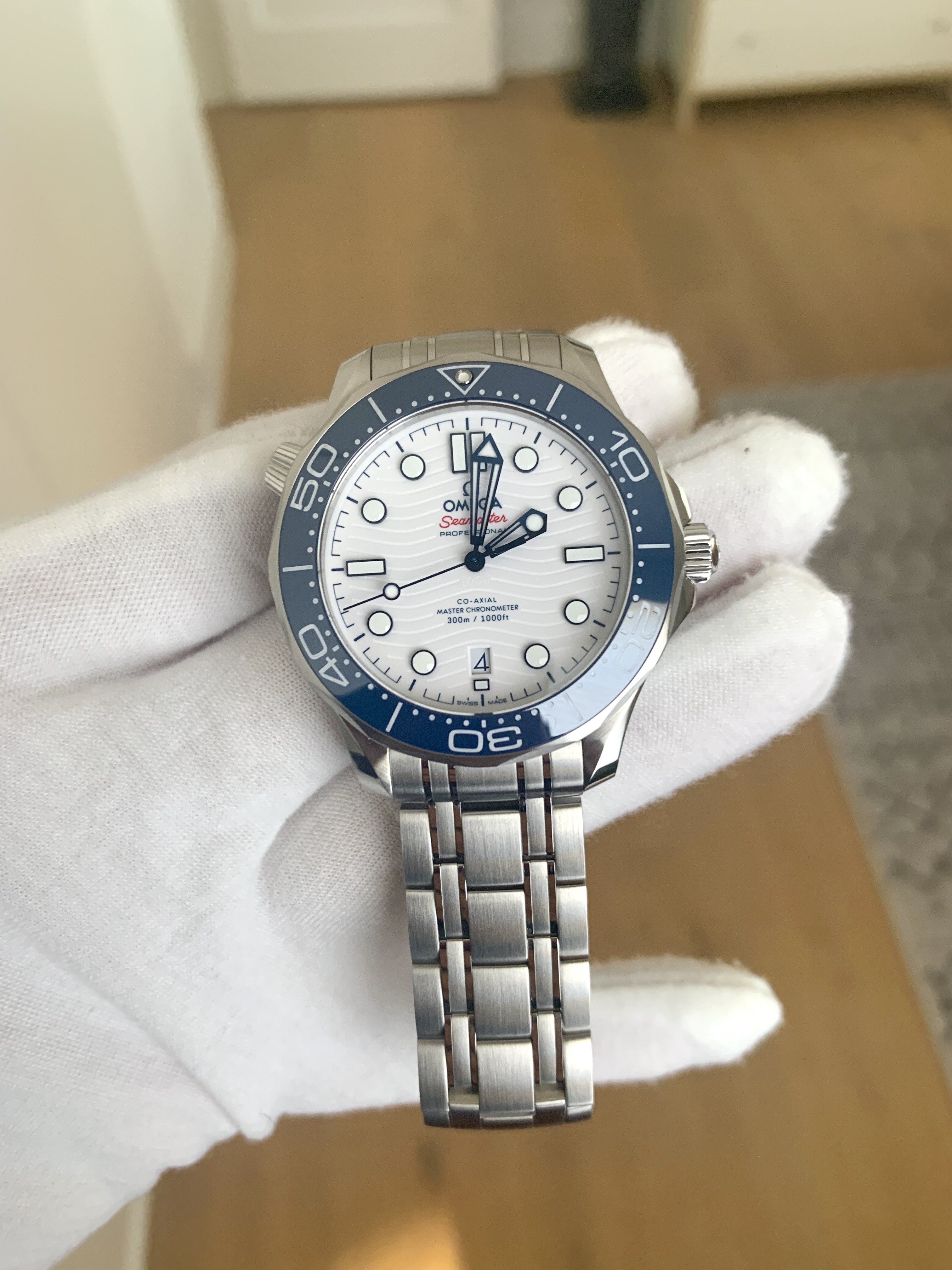 Omega seamaster shop white ceramic