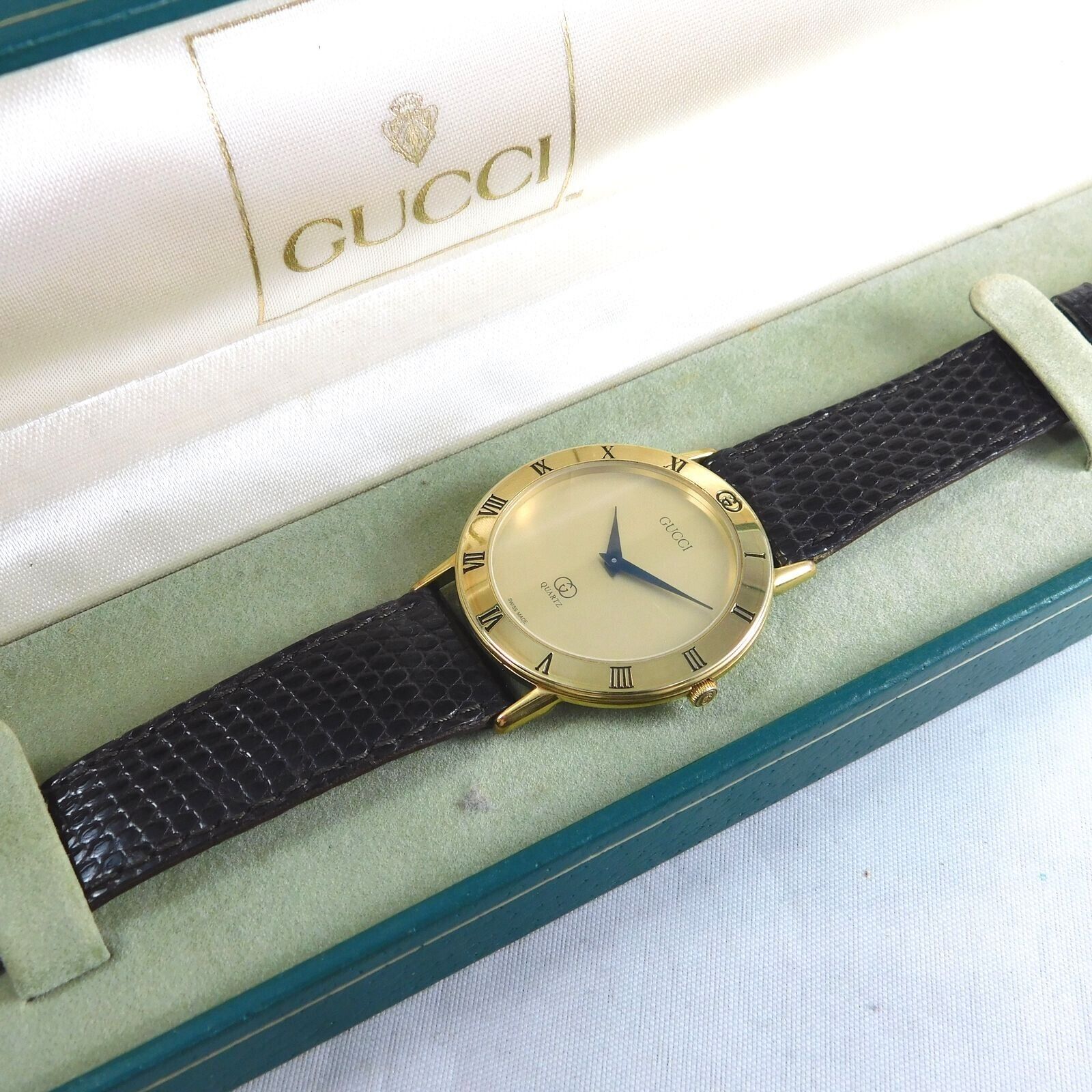 GUCCI 30001M GOLD VINTAGE SWISS MADE WATCH QUARTZ WITH BOX  display picture 2