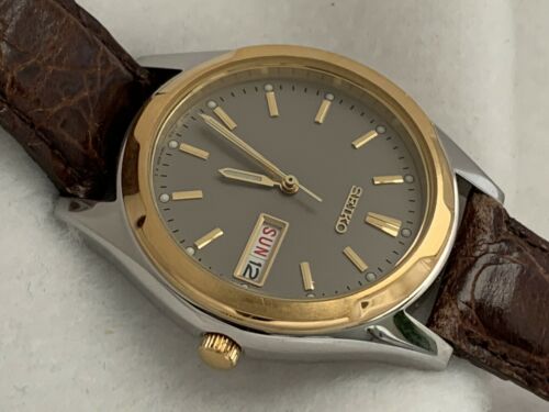 Vintage Seiko Quartz 7N43-8199 Day Date Mens Wrist Watch | WatchCharts