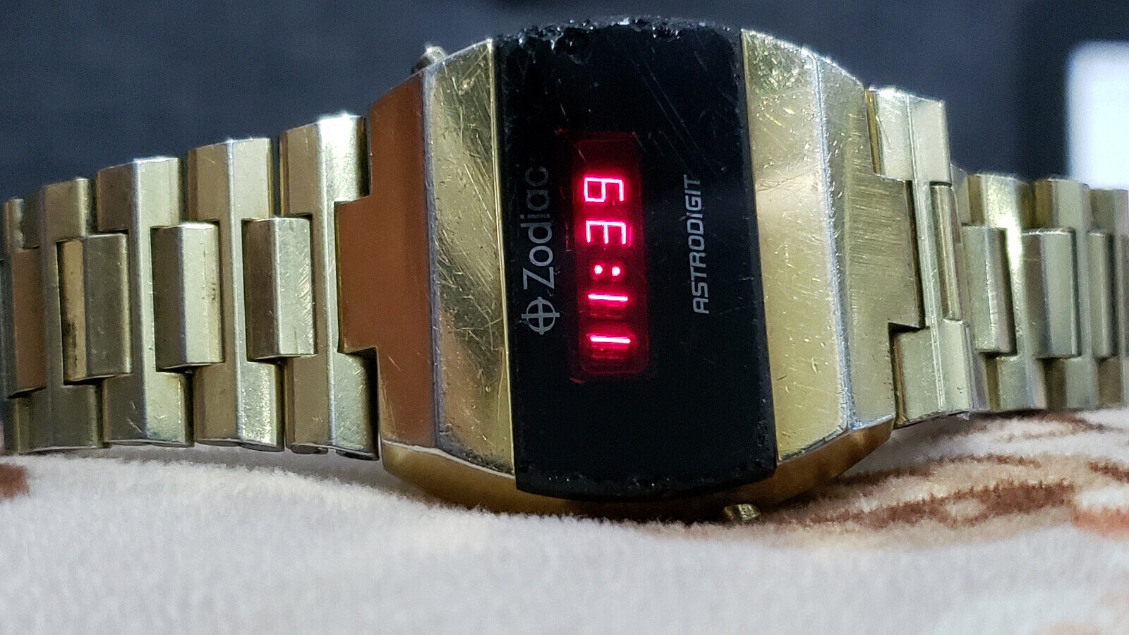 超希少 zodiac astrodigit LED 70s 中古 超希少 zodiac astrodigit LED 70s 中古 - メルカリ