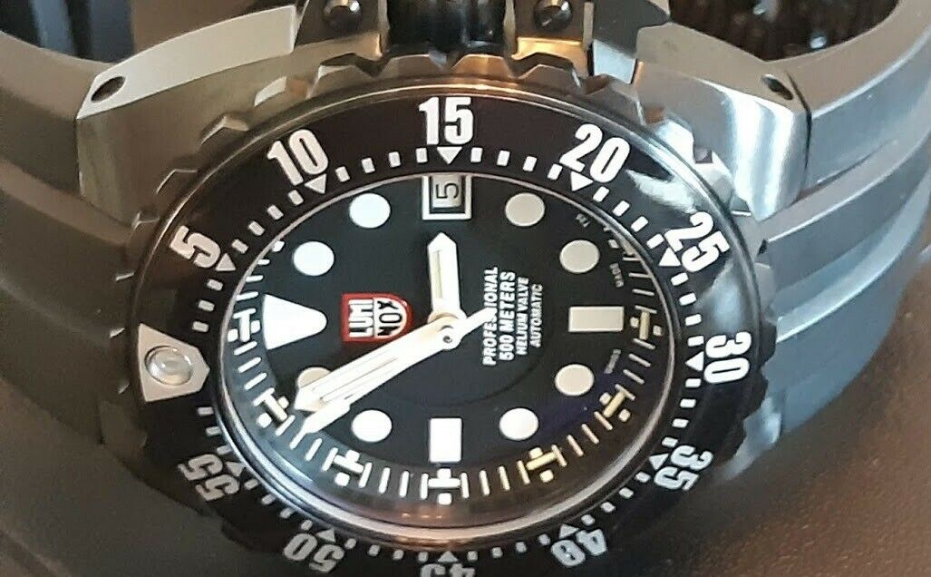 LUMINOX Series 1500/S1 Deep Dive 500 m Helium Valve Swiss