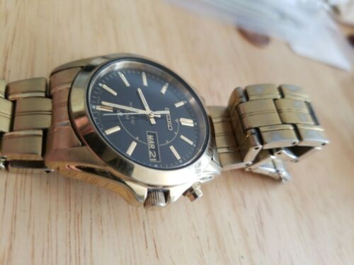 Men s Seiko Kinetic 5M63 0AH0 Gold Tone 50M Day Date Watch works