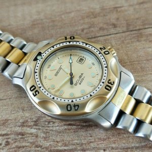Vintage Ladies Seiko Scuba 200 m 3E25 0A10 Quartz April 1988