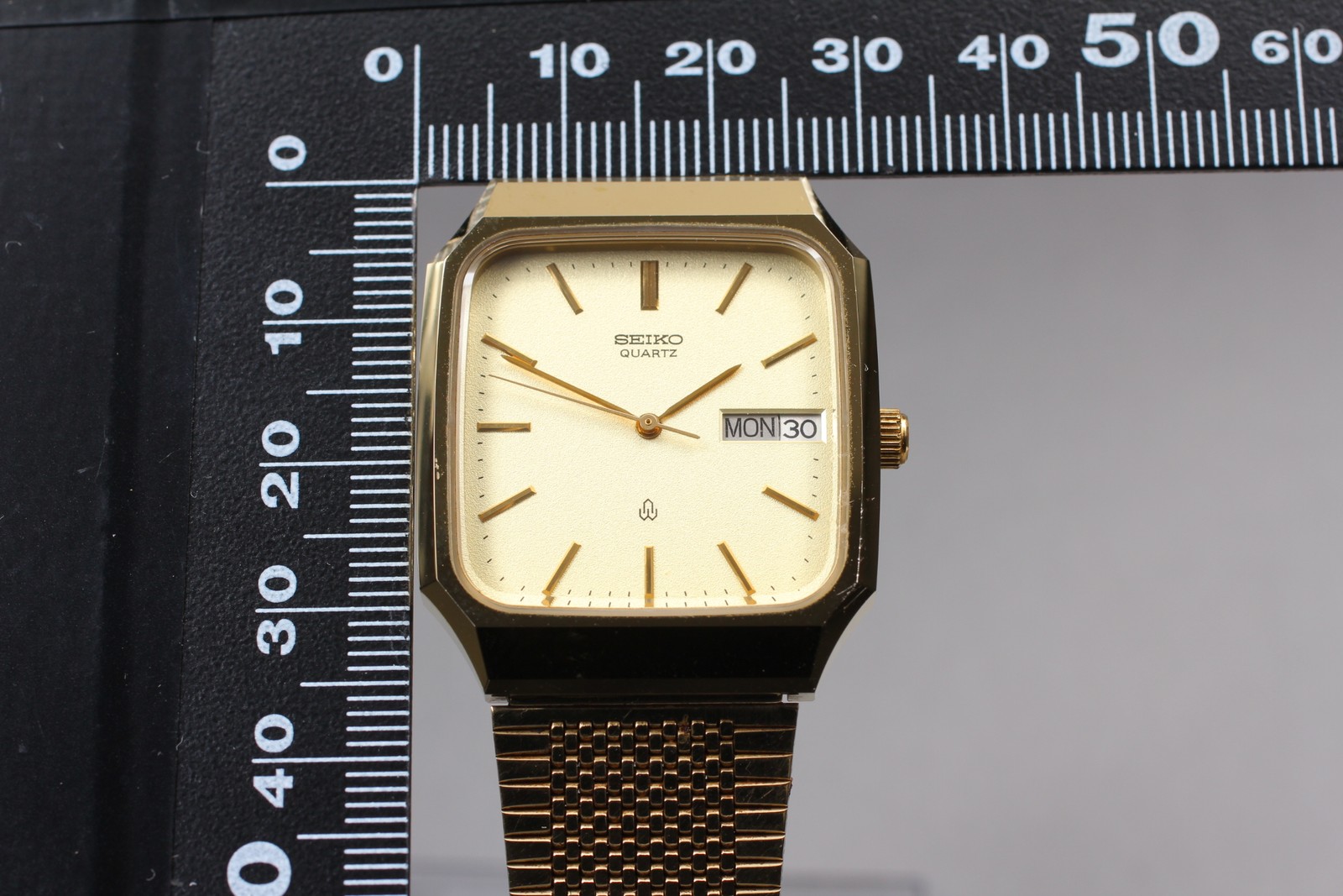 Near MINT] 1982 Vintage Seiko SEAGULL 5933-5080 Gold Quartz Mens