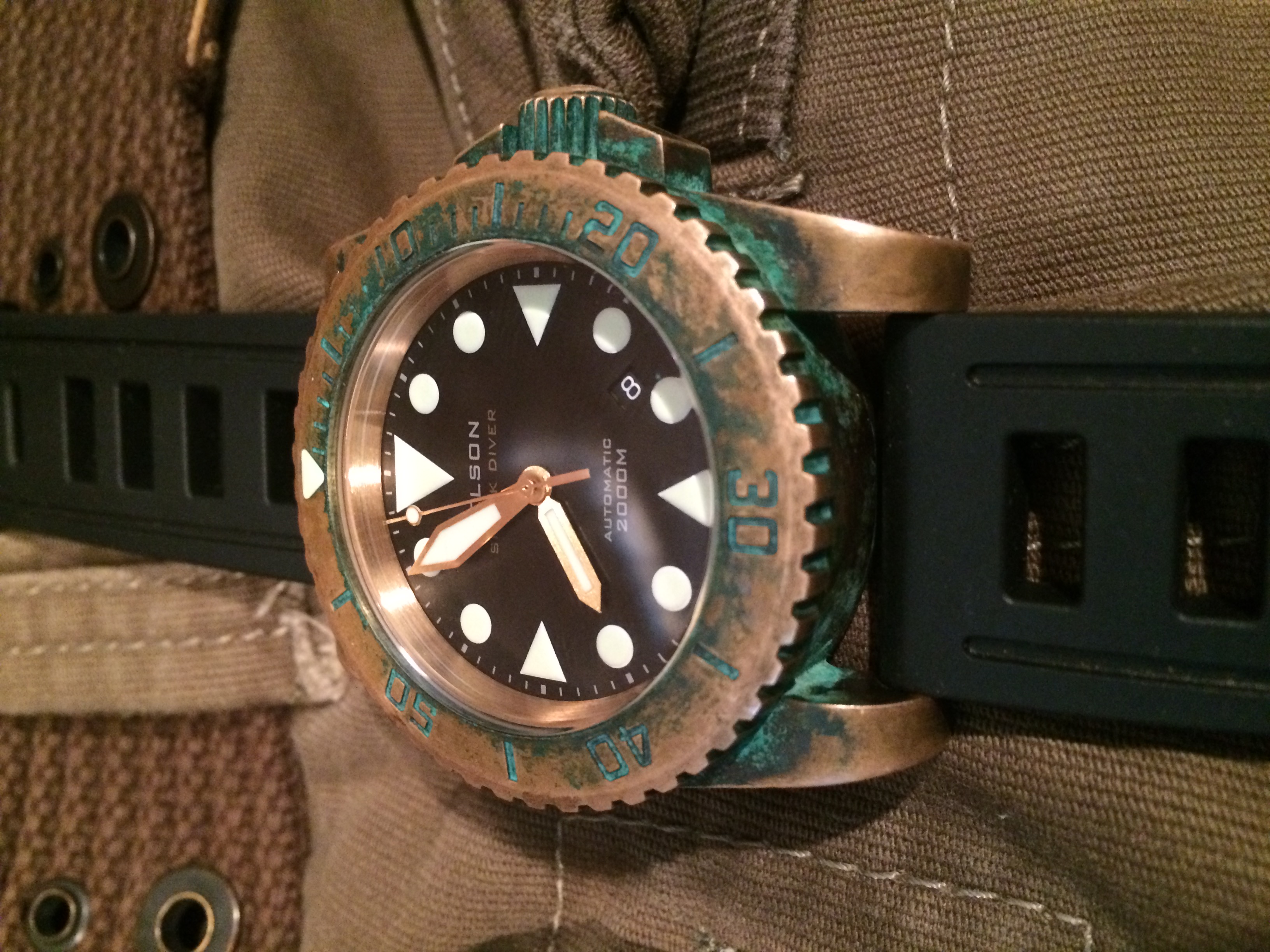 Helson shark diver store bronze