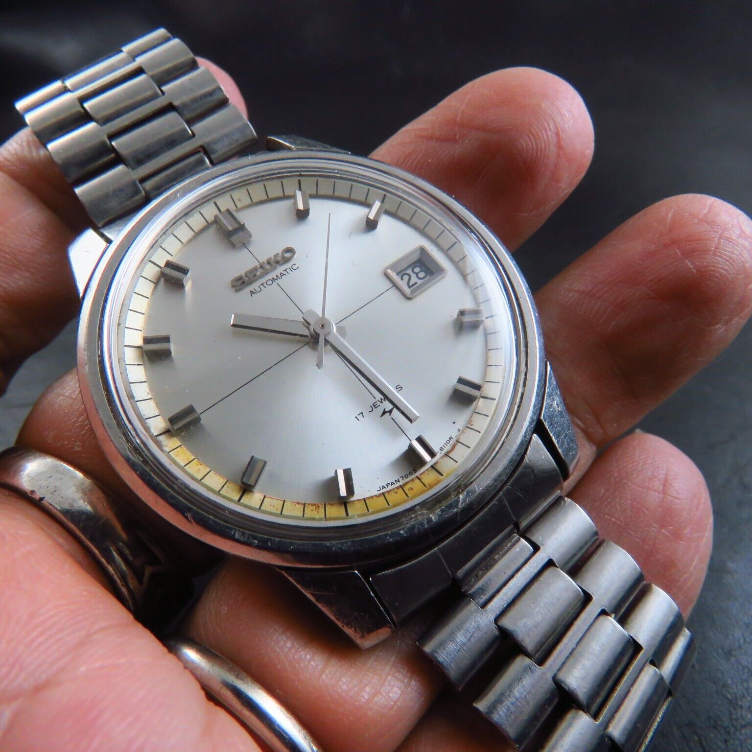 Seiko 7005 8070 Price Specs Market Insights WatchCharts seiko-7005-8070-price-specs-market-insights-watchcharts