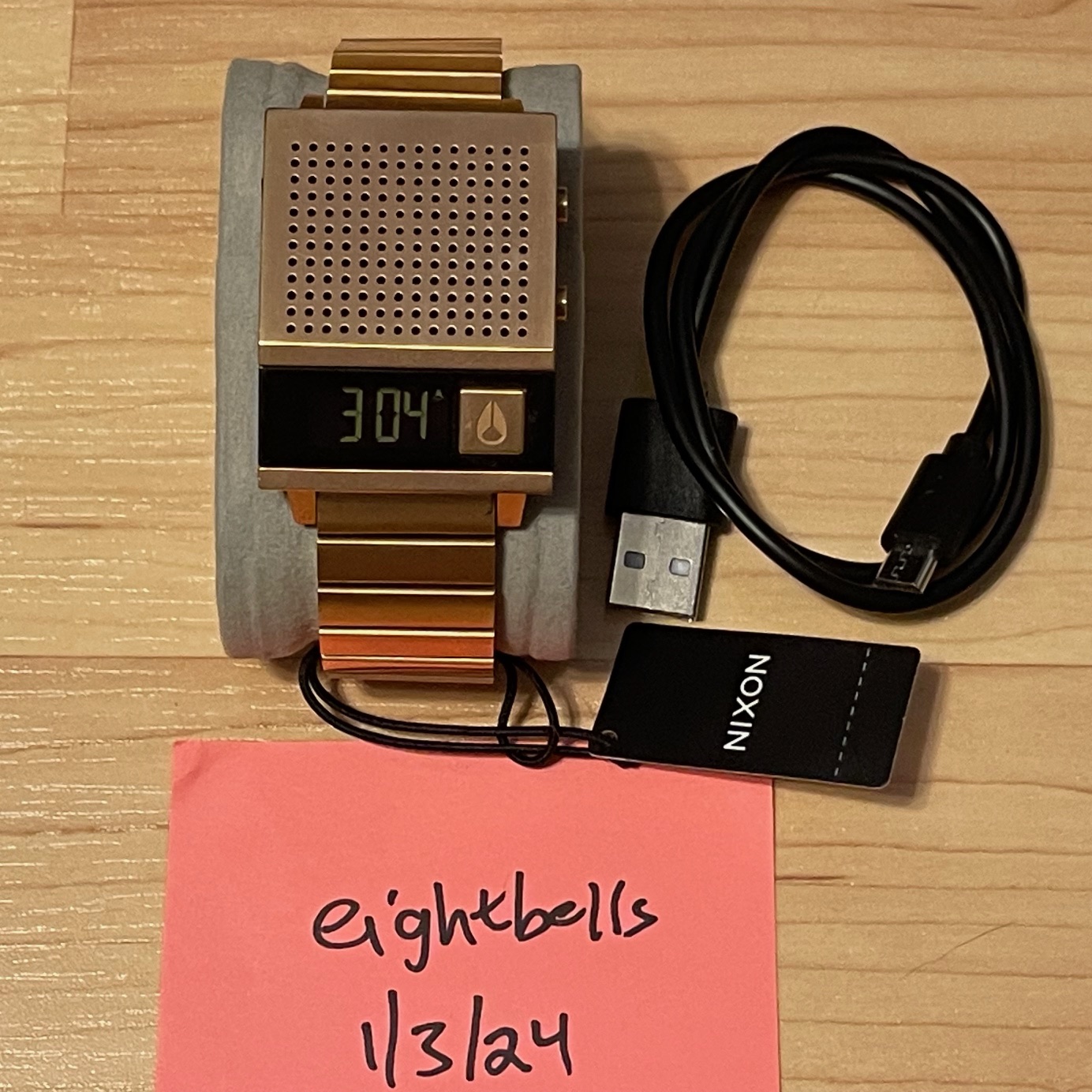 【未使用品】ニクソン NIXON DORK TOO ローズゴールド 2個セット WTS] Nixon The Dork Too “Nerd Alert” Rose Gold Talking USB
