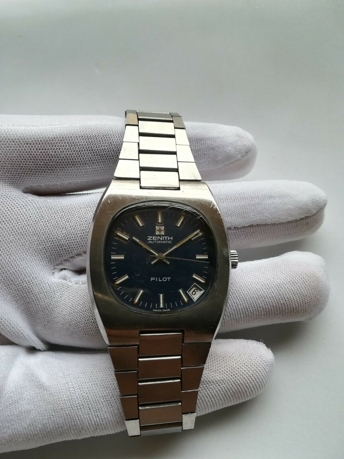 Zenith Automatic Cal 2572 PC Not Working For Parts Repair Zenith Automatic Cal 2572 PC Not Working For Parts Repair