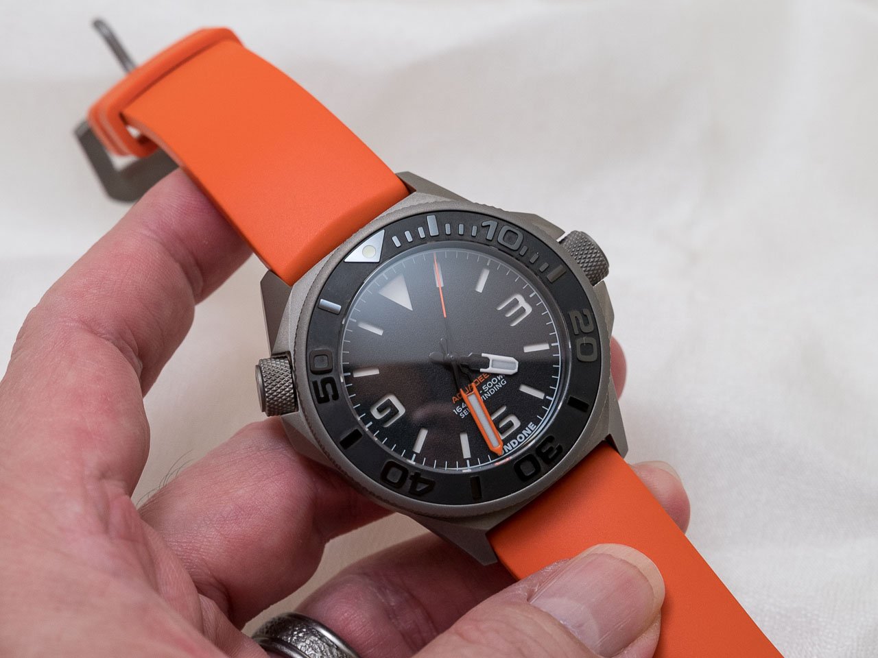 425 USD] LNIB Undone Aquadeep Signal Orange | WatchCharts