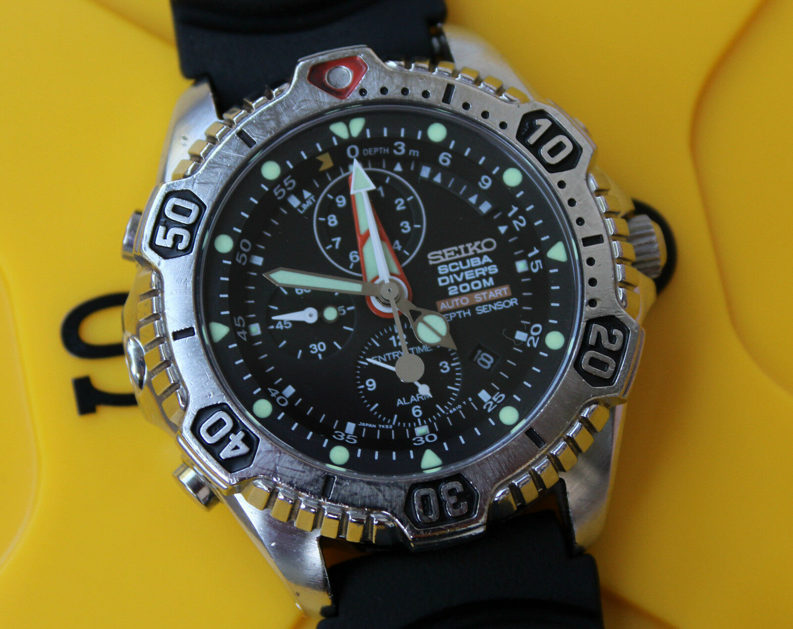 seiko scuba diver's 200m auto start depth sensor