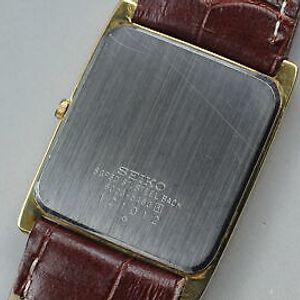 SEIKO ドルチェ稼働中QZ　6020-5460ドルチェ スクエア型 ローマン SEIKO 6020-5460 6020-5630 Gold Dial Tank Case 25x25mm Quartz